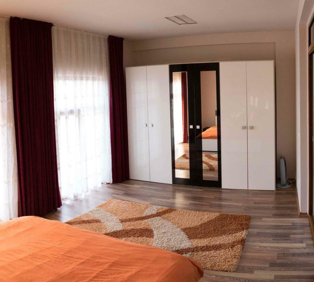 Penthouse De Lux Leilighet Oradea Eksteriør bilde