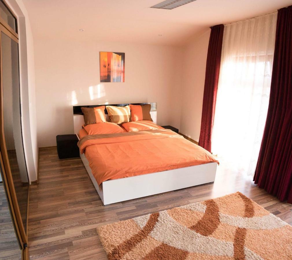 Penthouse De Lux Leilighet Oradea Eksteriør bilde