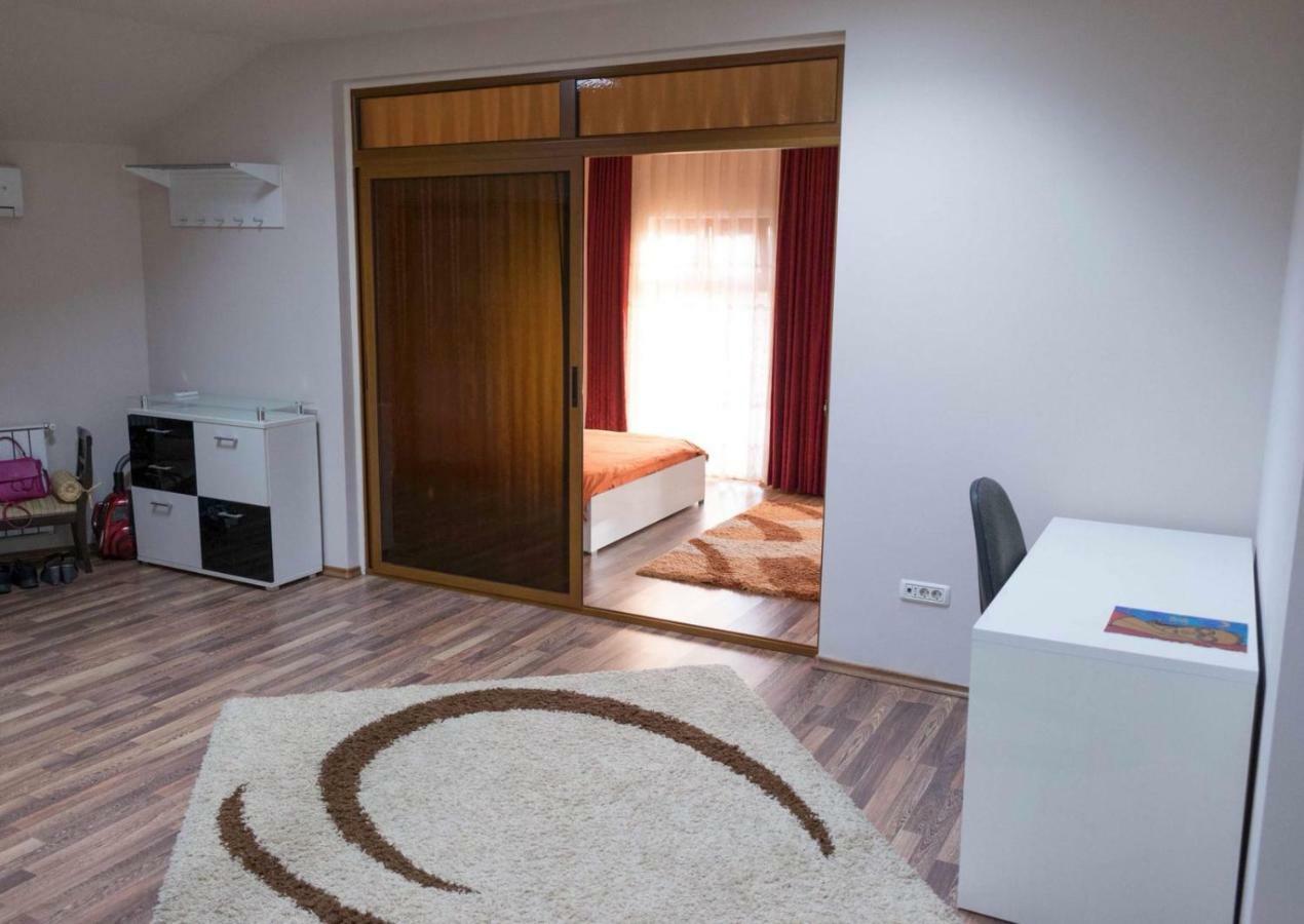 Penthouse De Lux Leilighet Oradea Eksteriør bilde